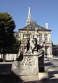 Carriere fontaine enfant trident